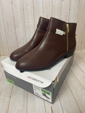 Liz Claiborne Brown Leather Ankle Booties with Gold Zip Size 11 W